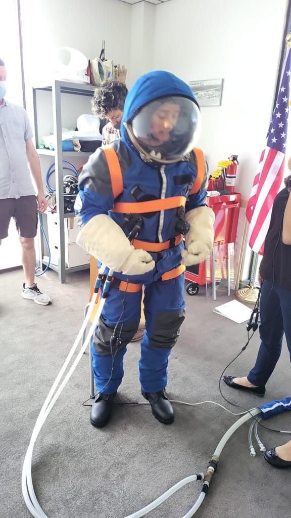 Diana Valerín Jiménez es del puro centro de Cartago, desde niña soñaba con ser astronauta y en el 2025 podría ser la primera mujer en la Tierra que haga un salto en paracaídas desde la estratósfera, a 42.519 metro de altura.