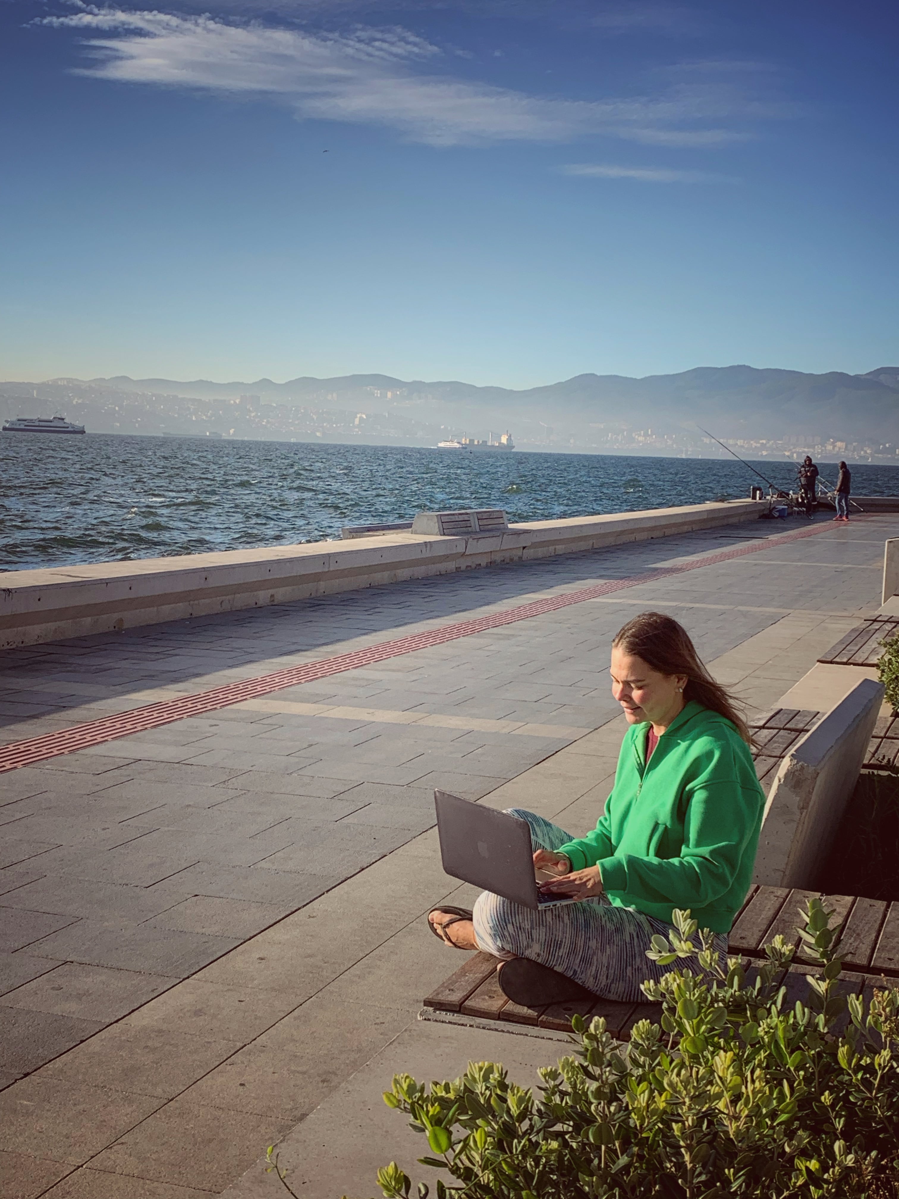 Ivannia Meza Pérez es una tica que trabaja para clientes costarricenses mientras conoce el mundo