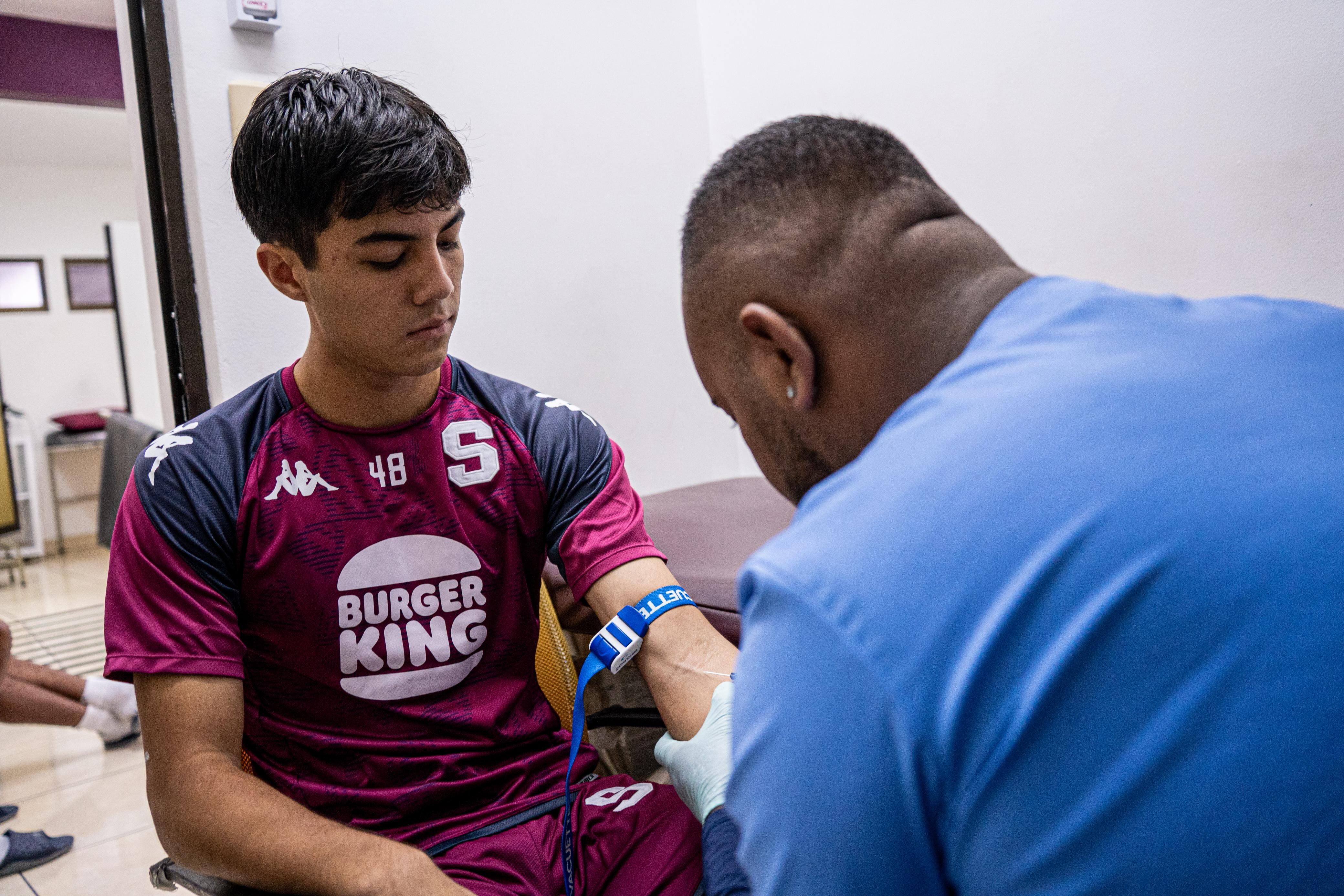 Thiago Cordero, de 15 años es uno de los jugadores del alto rendimiento que hizo las pruebas médicas con Saprissa. Prensa Saprissa.