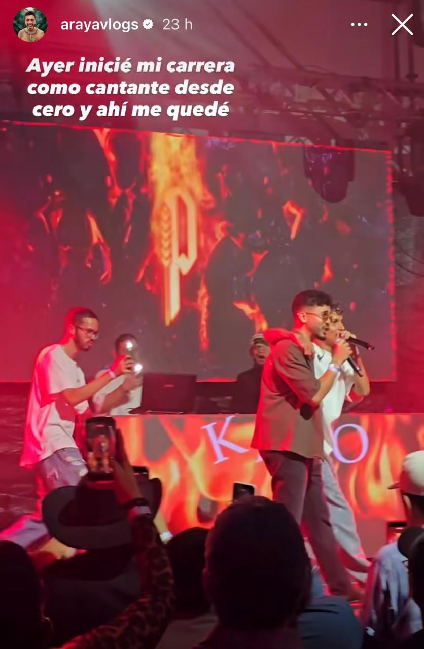 El creador de contenido se animó a cantar frente al público.