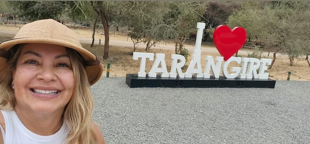Maricruz Leiva se mostró emocionada durante su viaje por África al observar elefantes y otros animales salvajes.