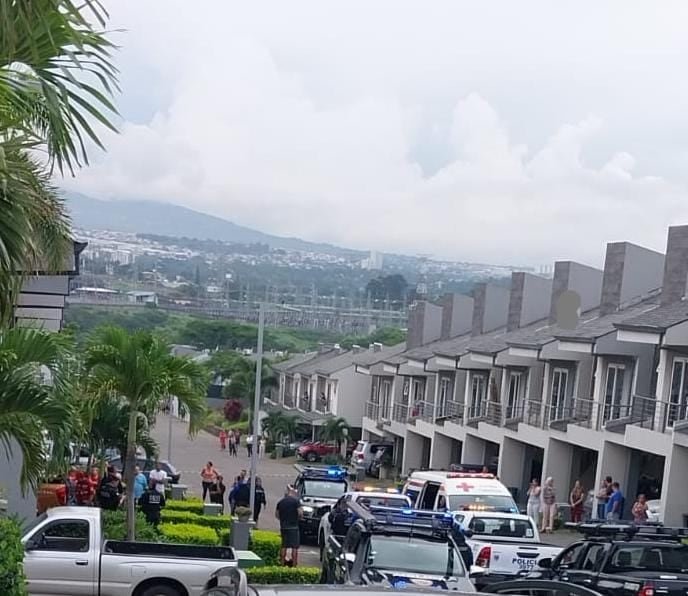 El homicidio consternó a vecinos del condominio en Guachipelín de Escazú. Foto: suministrada por Reiner Montero.