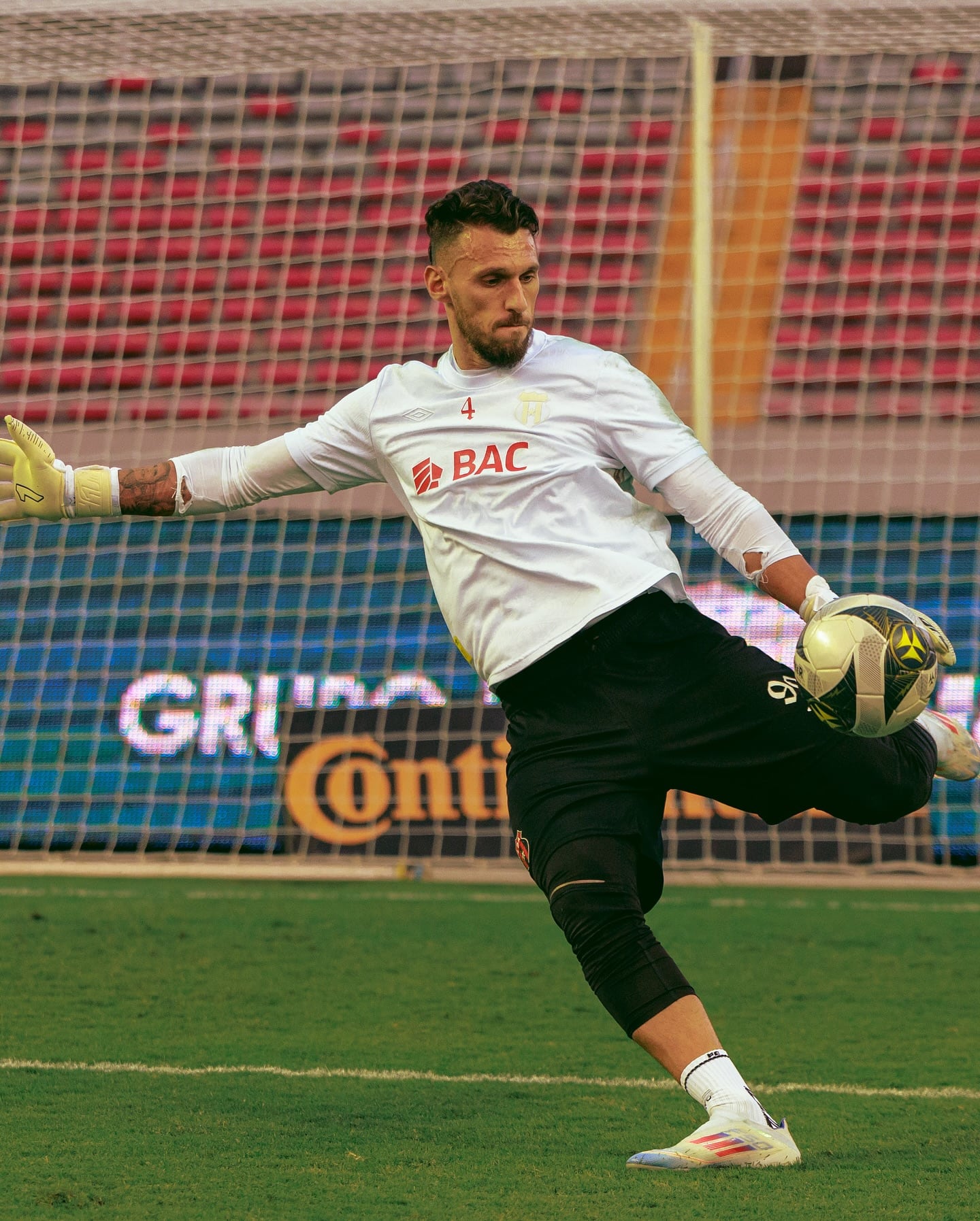 Washington Ortega sumó sus primeros 90 minutos en el fútbol nacional con Liga Deportiva Alajuelense.