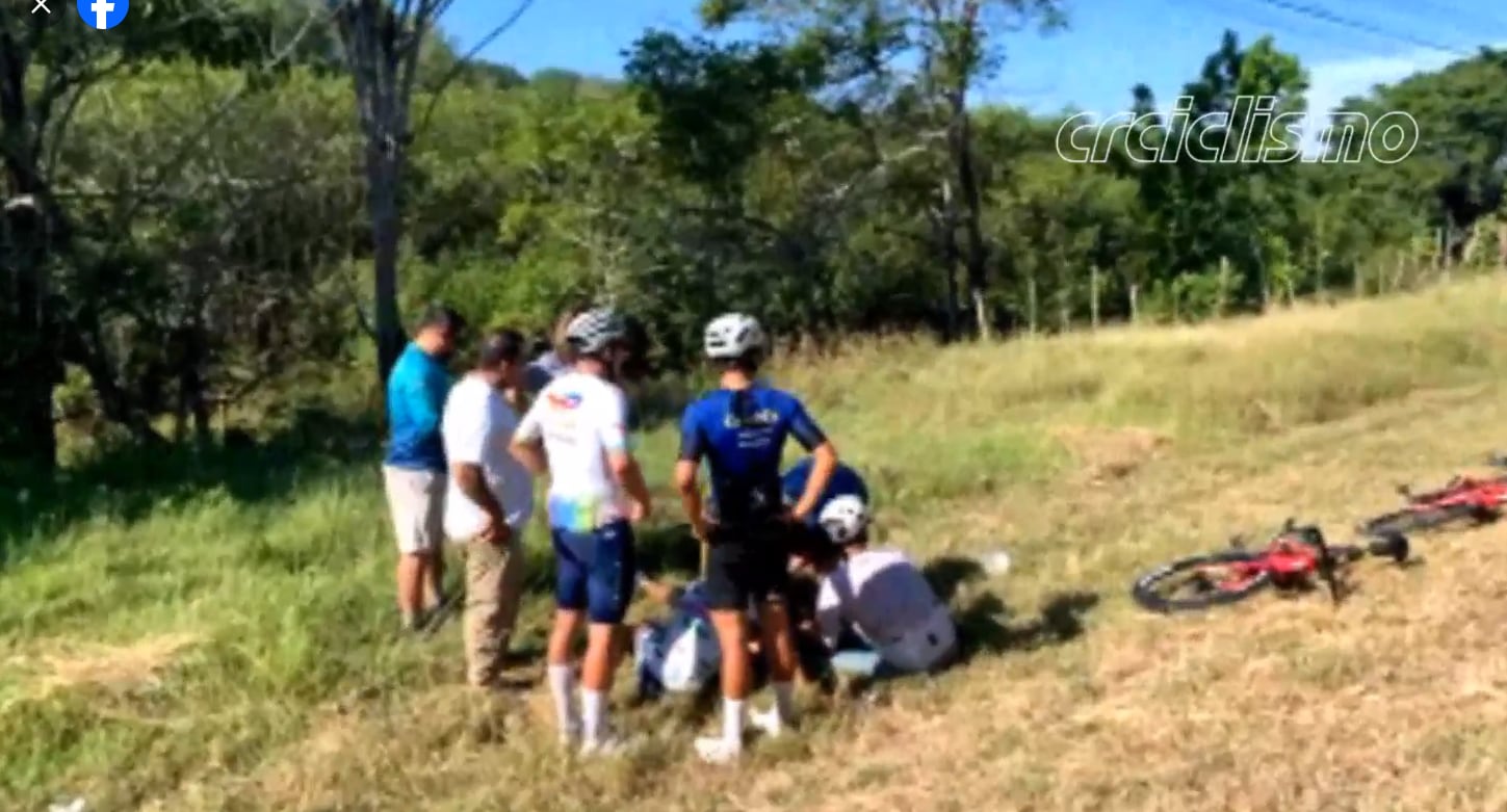 Andrey Amador sufre accidente mientras entrenaba a la preselección de ciclismo.