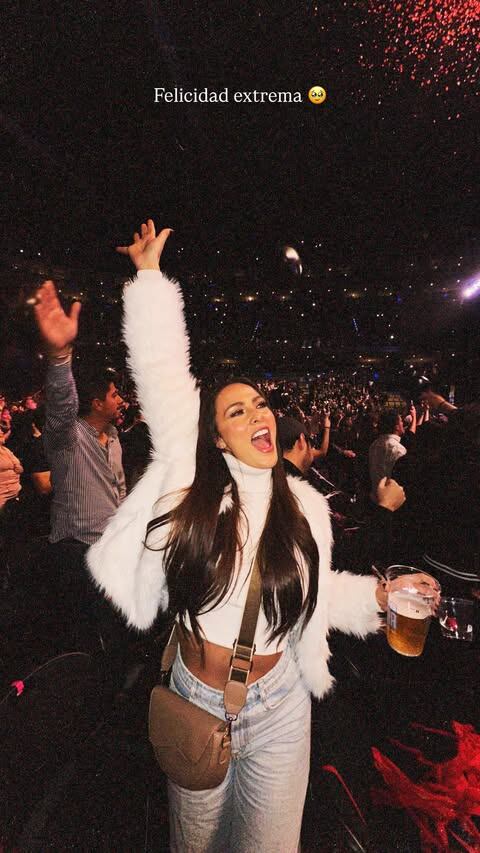 Karina Ramos asistió muy emocionada al concierto de Luis Miguel.