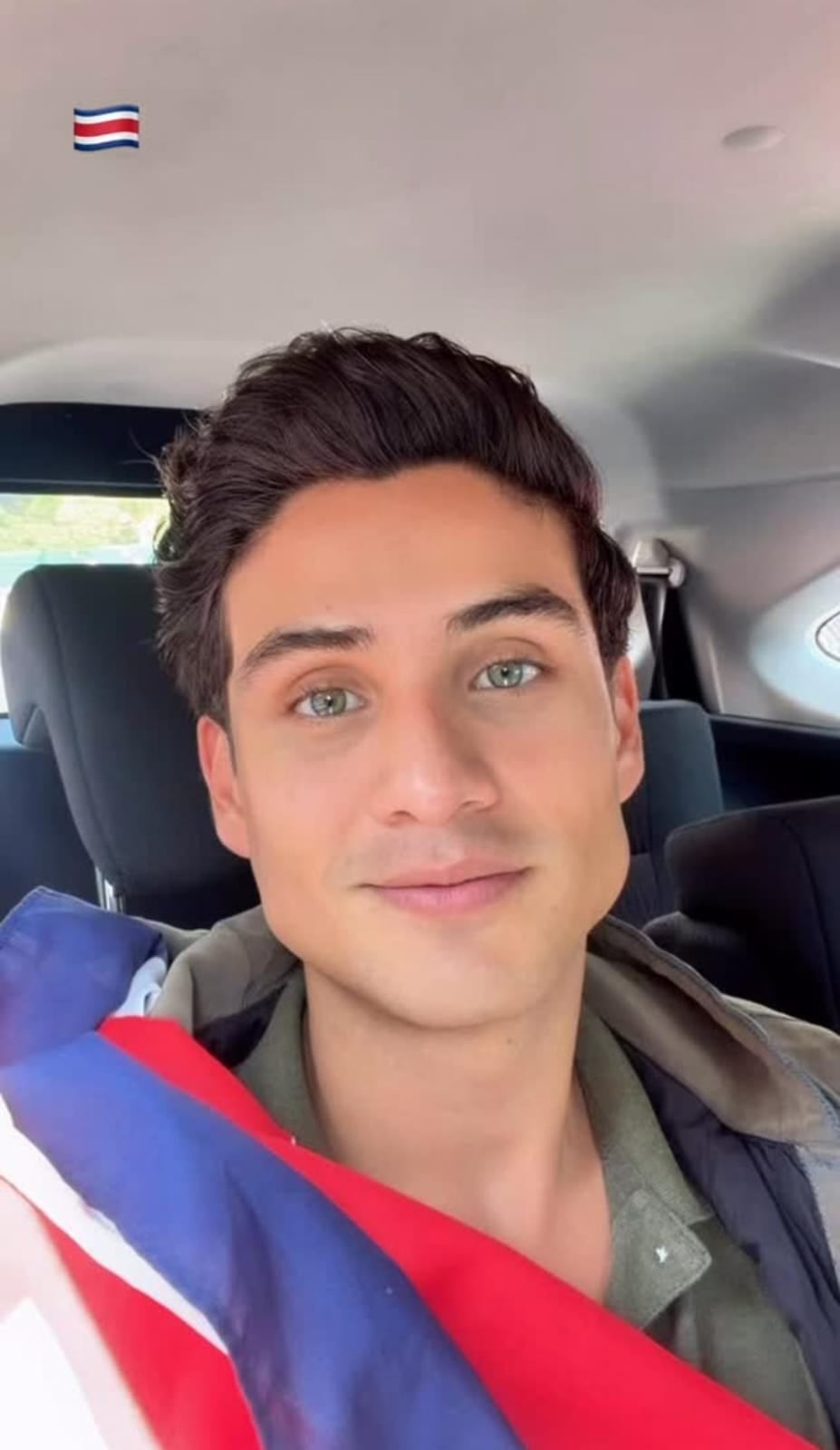 David Ulloa llamó a votar y defender la democracia desde México.