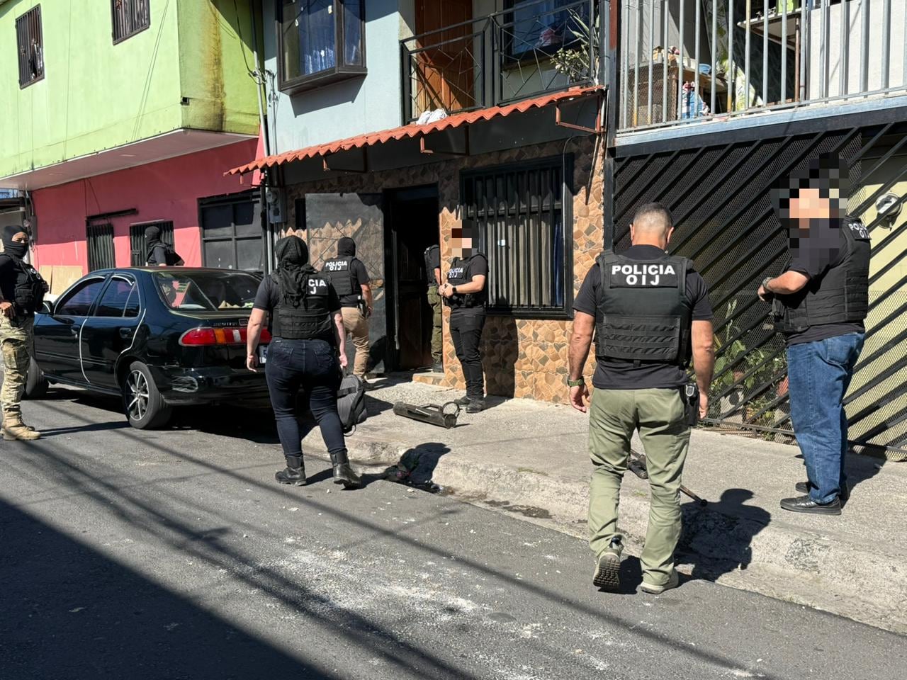 Allanamiento en Sagrada Familia y Hatillo. Foto OIJ.