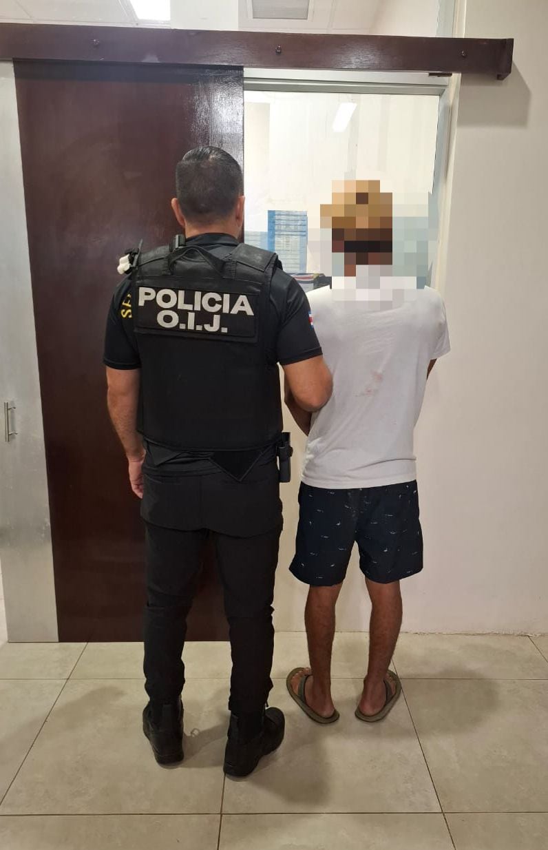 El OIJ de Osa en Puntarenas detuvo a este hombre de apellido Pérez, sospechoso de asesinar en una playa, a un ciudadano chileno.