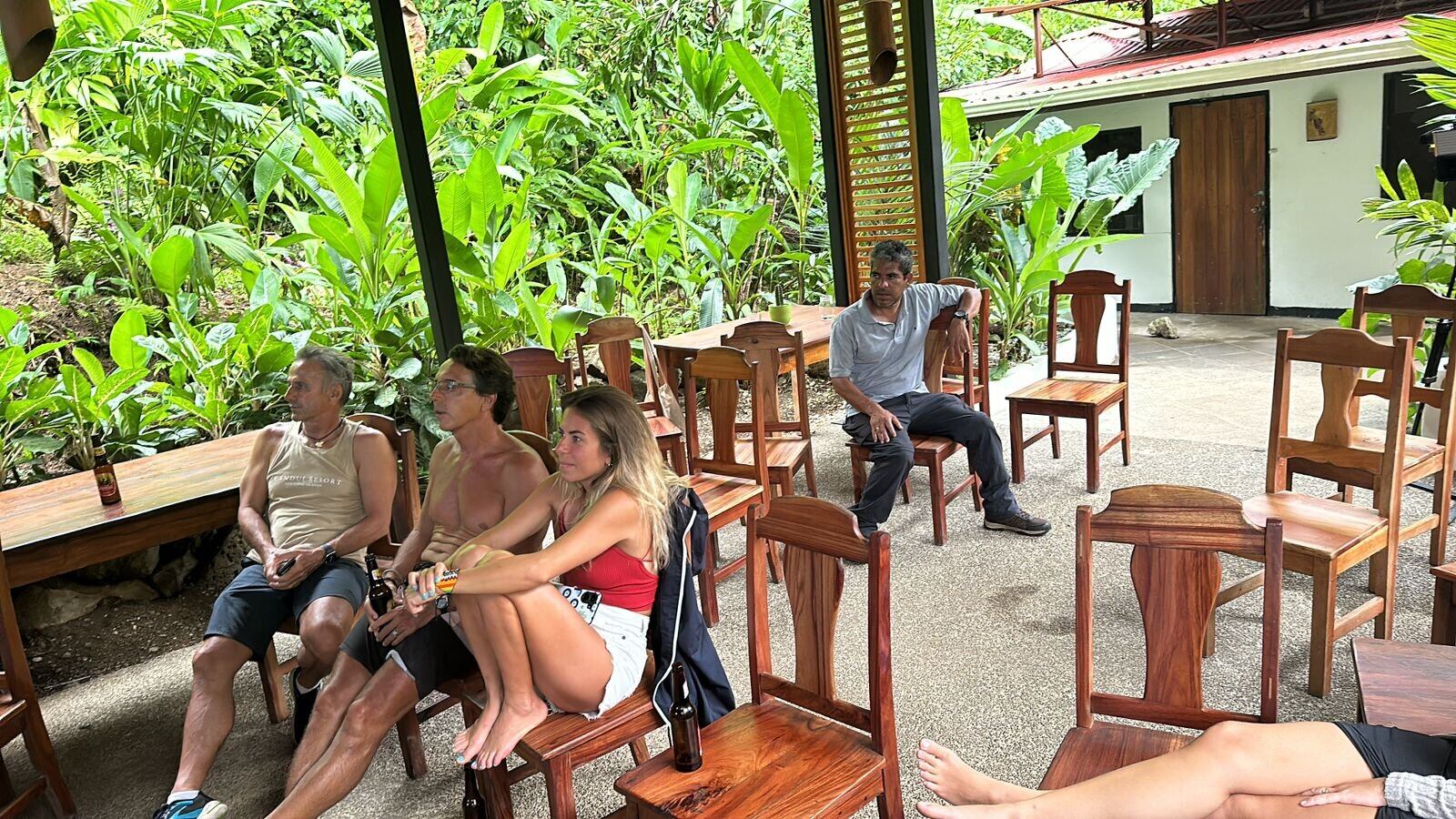 Algunos llegaron desde muy temprano a guardar campo en el hotel. Foto: Cortesía.