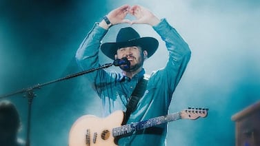 Concierto de Edén Muñoz termina en tragedia tras muerte de una fan por fatal caída