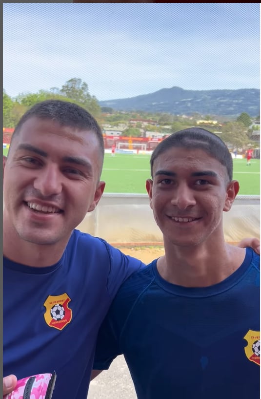 Fernán Faerron rapa a Ariel González, Herediano