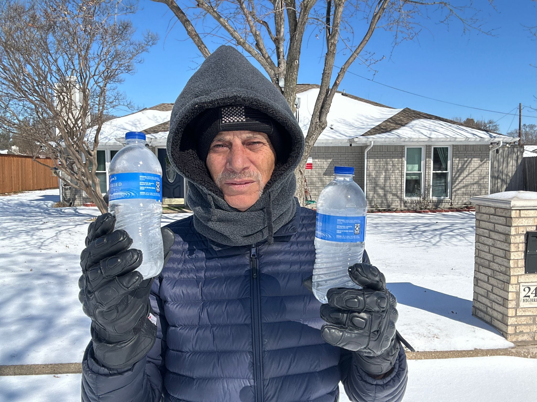 Don Francisco Loaiza Mejía, mejor conocido como “Chico” es un costarricense nativo de Muelle de San Carlos que vive hace 45 años en Estados Unidos. Desde hace 4 días está viviendo unos fríos de espanto en Dallas, Texas