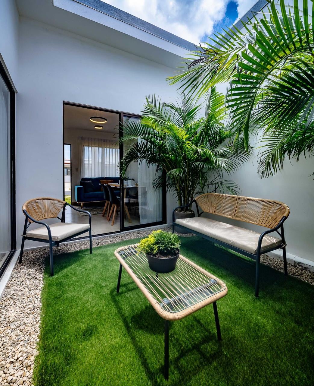 el proyecto Condominio Terra Verbena, desarrollado por Solución Urbana, el cual tiene casas horizontales con precios de entrada desde los $89.500 USD (aproximadamente ¢40.631.210 colones) y cuotas mensuales que inician en los $585 USD (aprox. ¢265.578 colones).
