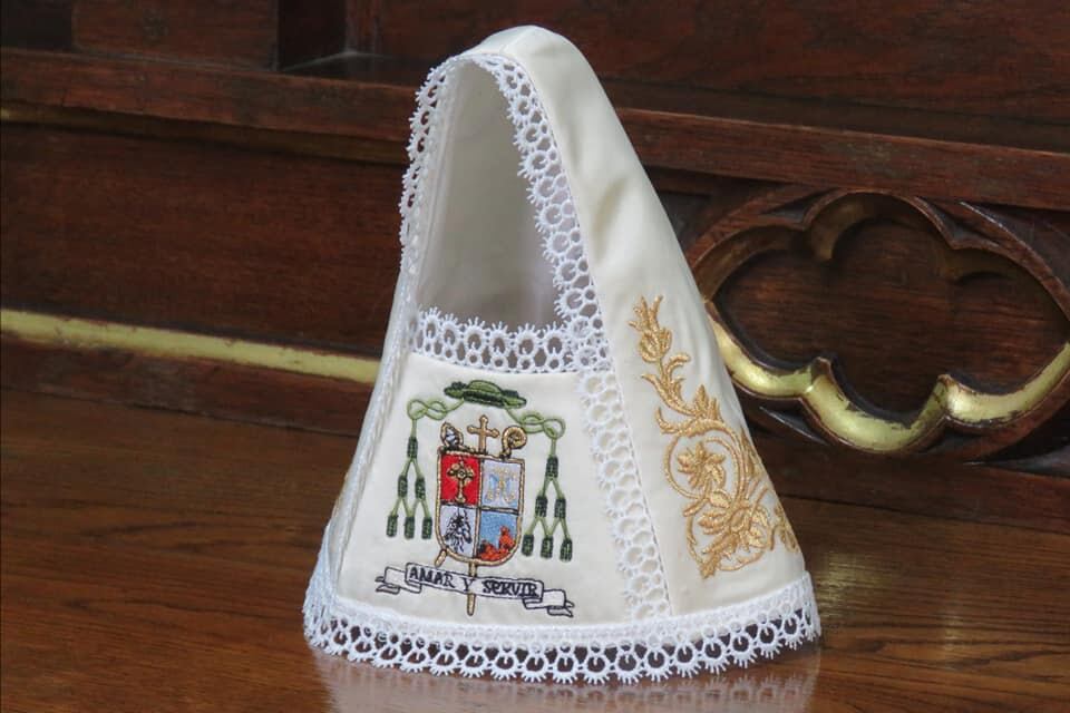 Cinco fueron los vestiditos finalistas que eligió la diócesis de Pérez Zeledón para que uno de esos vista a La negrita el 2 de agosto del 2022