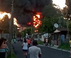 Incendio por robo de combustible en Río Blanco en Liverpool, Limón. Foto: Bomberos