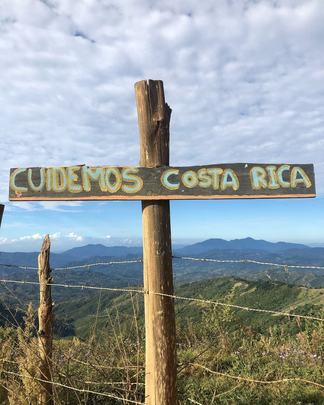 Mamá de Johanna Solano casi toca el suelo con la nariz en un desafío muy intenso.