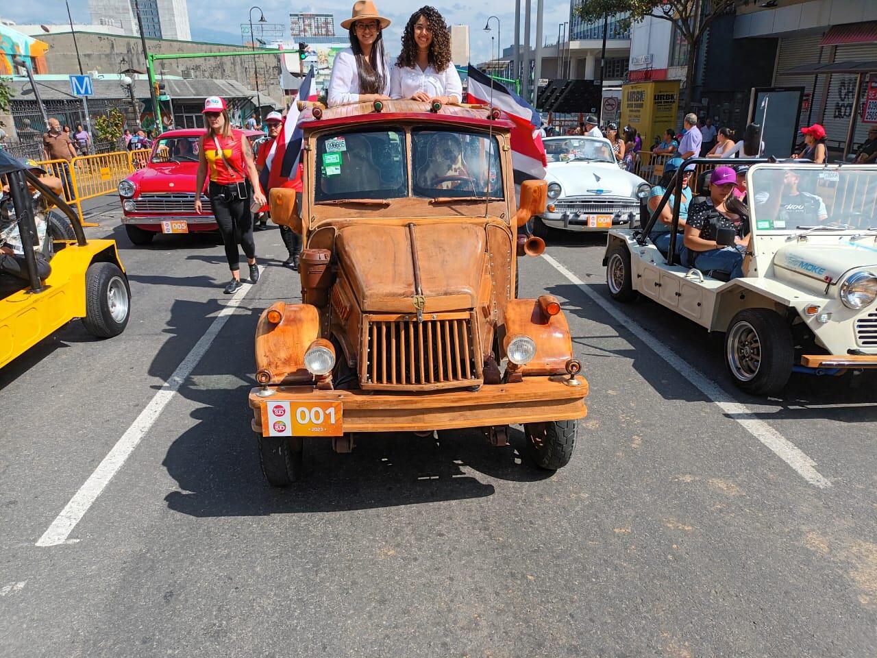 Don Melvin Cerdas Masís siendo niño siempre tuvo un sueño. Un sueño de esos que la vida le deja a uno guardado en el corazón como una semillita. Ya adulto él se encargó de hacer germinar esa semillita en forma de madera, martillo y pura pasión