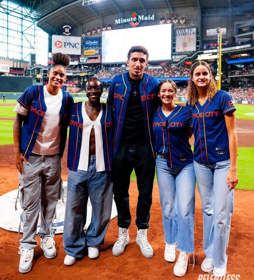 Alondra Ortiz en juego de los Astros.