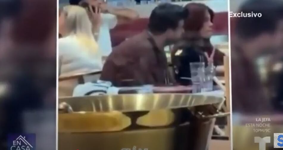 Piqué comiendo Helado con otra mujer