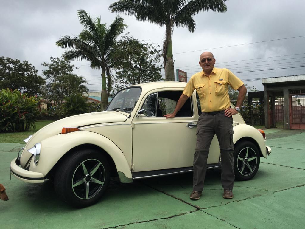 Carlos Manuel Solís, vocho de la semana