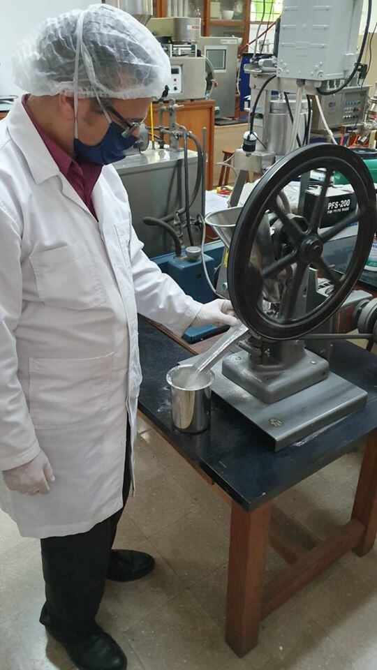 El Instituto de Investigaciones Farmacéuticas de la Universidad de Costa rica (INIFAR-UCR) fabrica pastillas de Favipiravir (en dosis de 200 miligramos) para pacientes graves de Covid-19