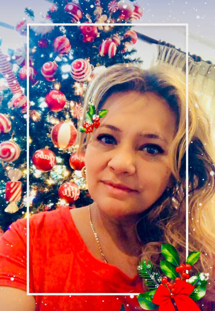 Doña Ana Yansee Flores es vecina de Curridabat, casada, tiene tres hijos y desde principios de setiembre adornó su casa. “Amo la navidad.