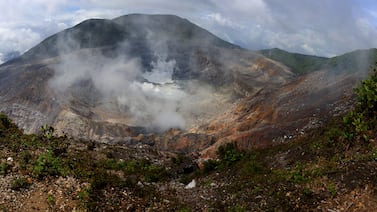 Ministerio de Salud alerta por caída de ceniza del volcán Poás, ¡esto es lo que hay que hacer!