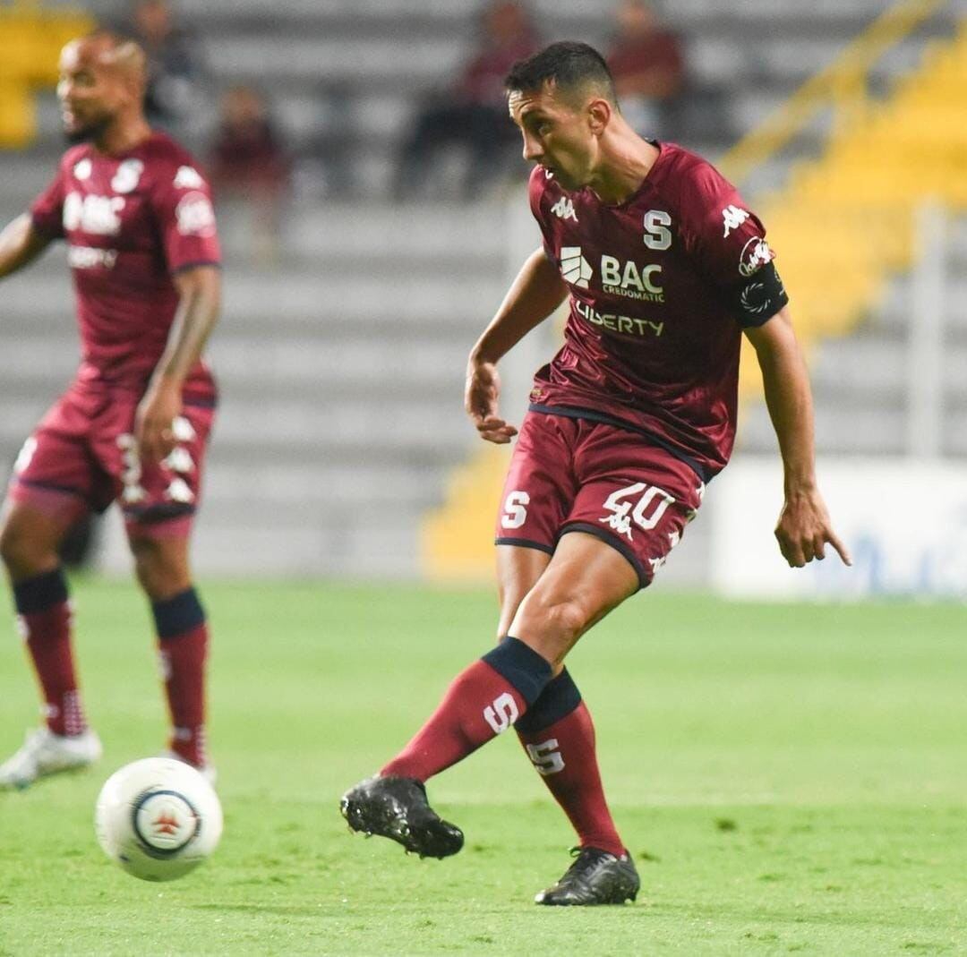 El volante del Saprissa, Mariano Torres reapareció en sus redes sociales. Instagram.