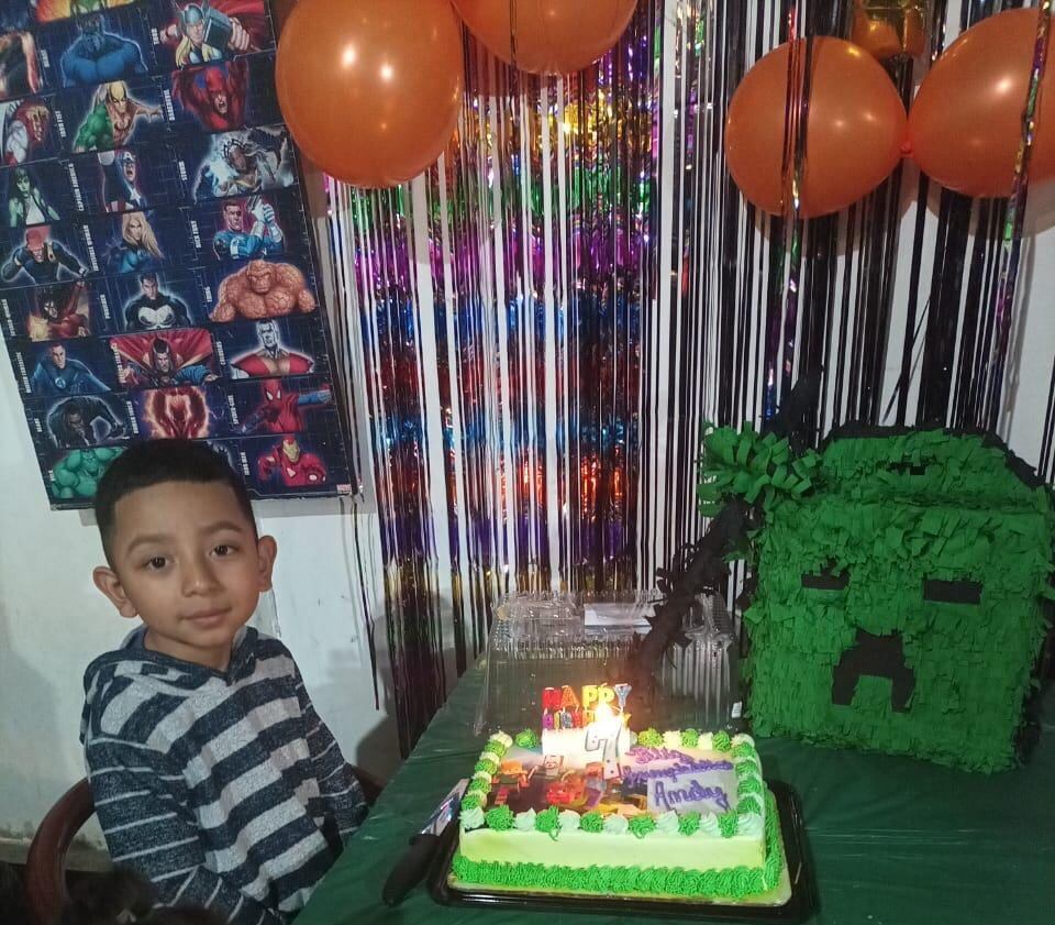 Andy Umaña Jirón, quien tiene 7 años, sufre de un problema en su corazón desde que nació y ocupa ahora operarse en España por eso hay una campaña para recoger unos 35 millones de colones.