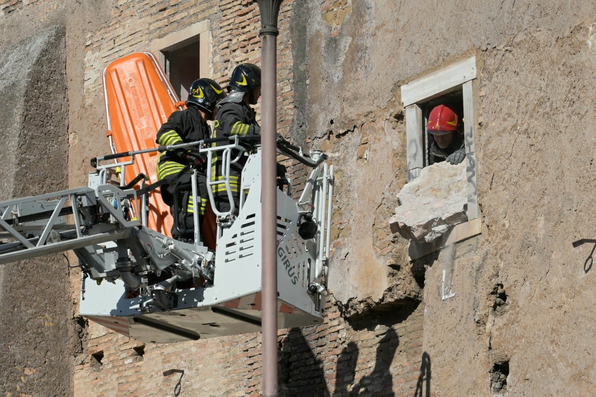 Tragedia en Roma: se derrumba histórica torre medieval con una persona adentro