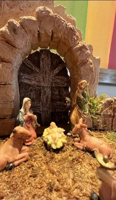 Este lunes 11 de diciembre, desde la 1:00 p.m. hasta las 8:00 p.m., el Hotel Real Intercontinental será el escenario de la esperada "Tarde de Portales", un evento que es una oportunidad para ayudar al Proyecto Surí y Colegio Surí.