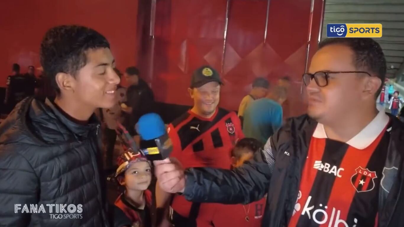 El aficionado de Alajuelense causó bromas en redes sociales