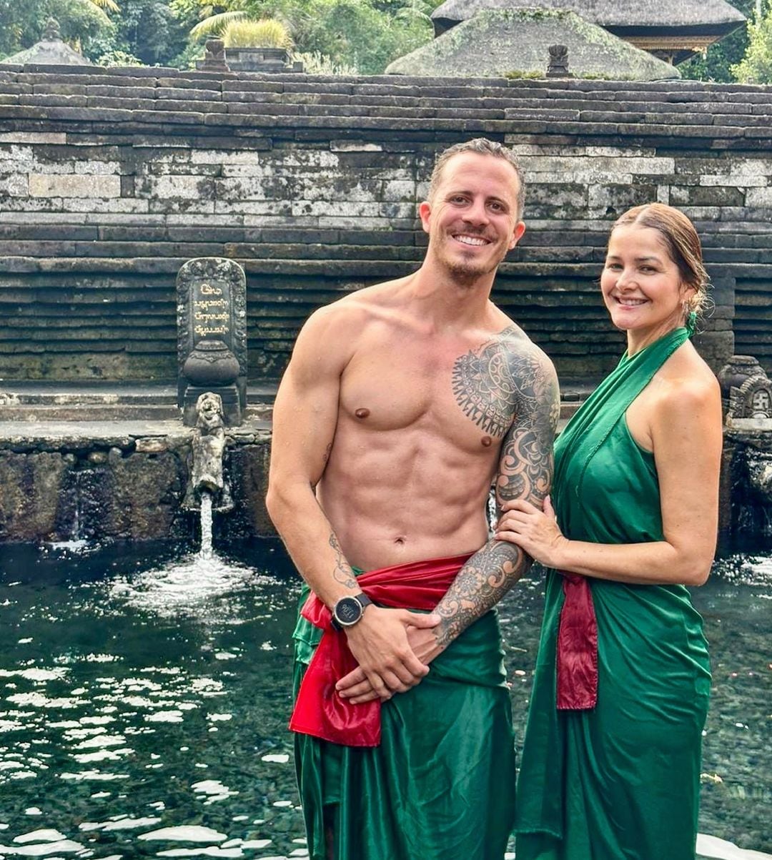 Daniel Vargas y Shirley Álvarez participaron en un ritual de purificación en Indonesia.
