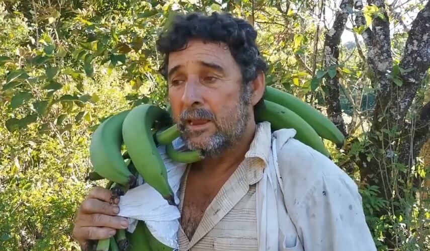 Eduardo Prado Padilla, sobrino de la folclorista María Mayela Padilla, asegura que la municipalidad de Acosta lo amenaza con que si no paga 780 mil colones que debe en impuestos podría perder la casa que tiene en Tablón de Acosta.