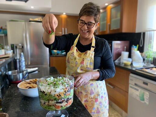 Carol Uriza fue periodista de canal 6 y 7, estuvo en programas de radio también.