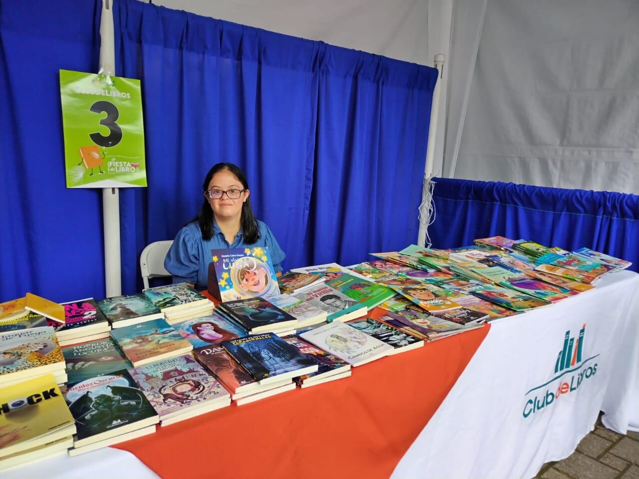 A sus 36 años, Natalia Calvo logró cumplir su sueño de ser escritora y actualmente trabaja en su tercera publicación.