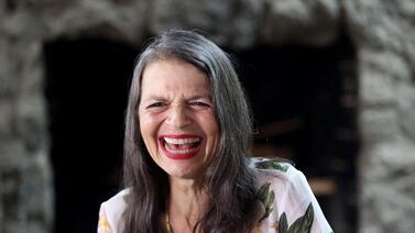 Jill Paer critica forma de vestir de algunos ticos y da clases de cómo es buen chaine para salir