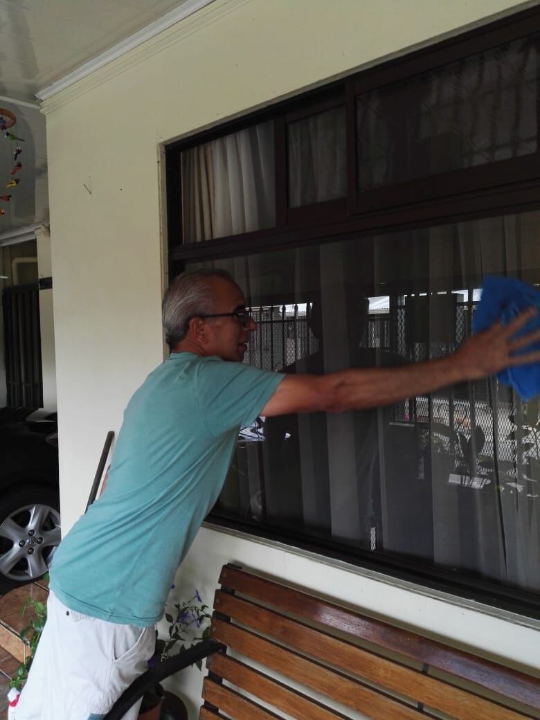 Don Norman Arturo Burke Alfaro, de 57 años, siempre se informó bien y por eso el cáncer de mama no lo tomó por sorpresa, ante los primeros síntomas se hacía a diario el autoexamen de mamas y semanas después su presentimiento se confirmó: tenía cáncer