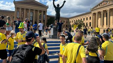 Rocky Balboa también juega el Mundial 2026: aficionados de Brasil y Haití invadieron sus famosas escaleras