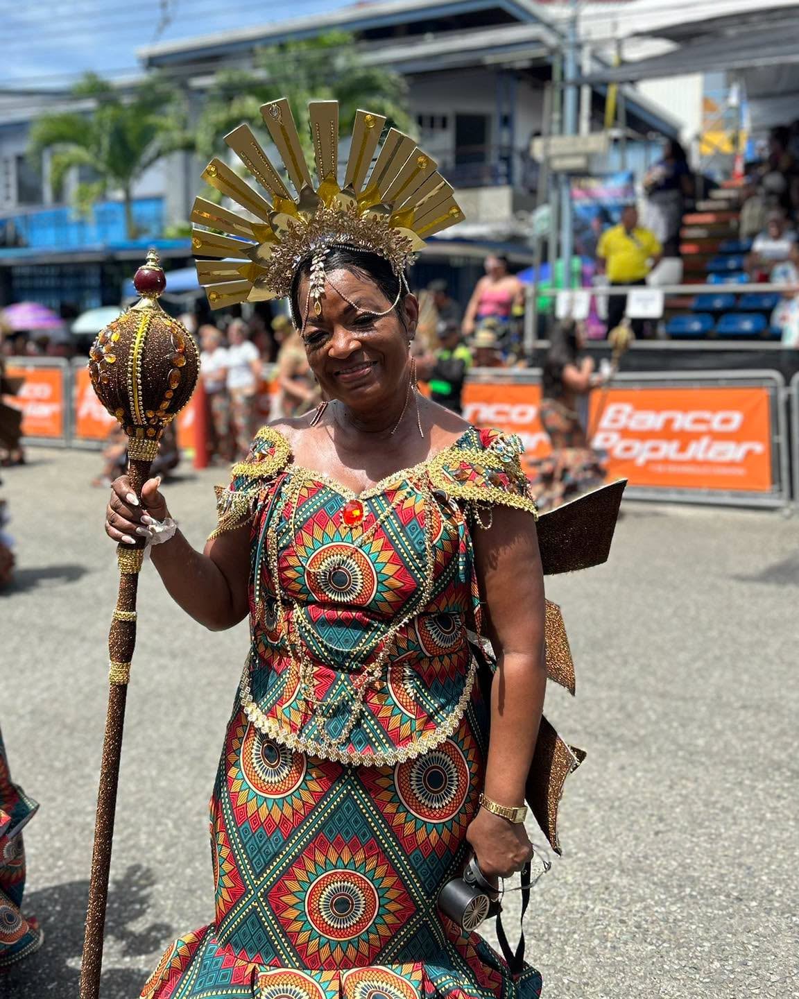 alegría explotó en color, música, baile, tradición y orgullo afrodescendiente durante el desfile Gran Gala Parade que fue parte de la edición XXVIII del Festival de la Cultura Negra “Back to Our Roots” (Volviendo a Nuestra Raíces) 2026.
