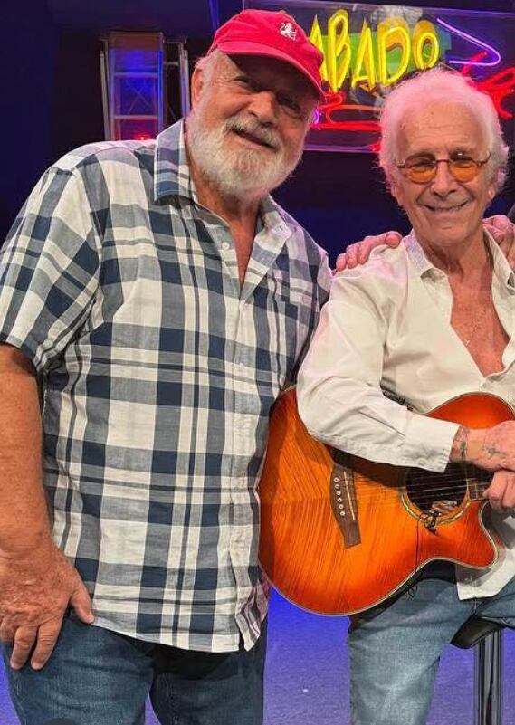 Nelson Hoffmann y el cantante Víctor Kapuesta exlíder de Abracadabra.