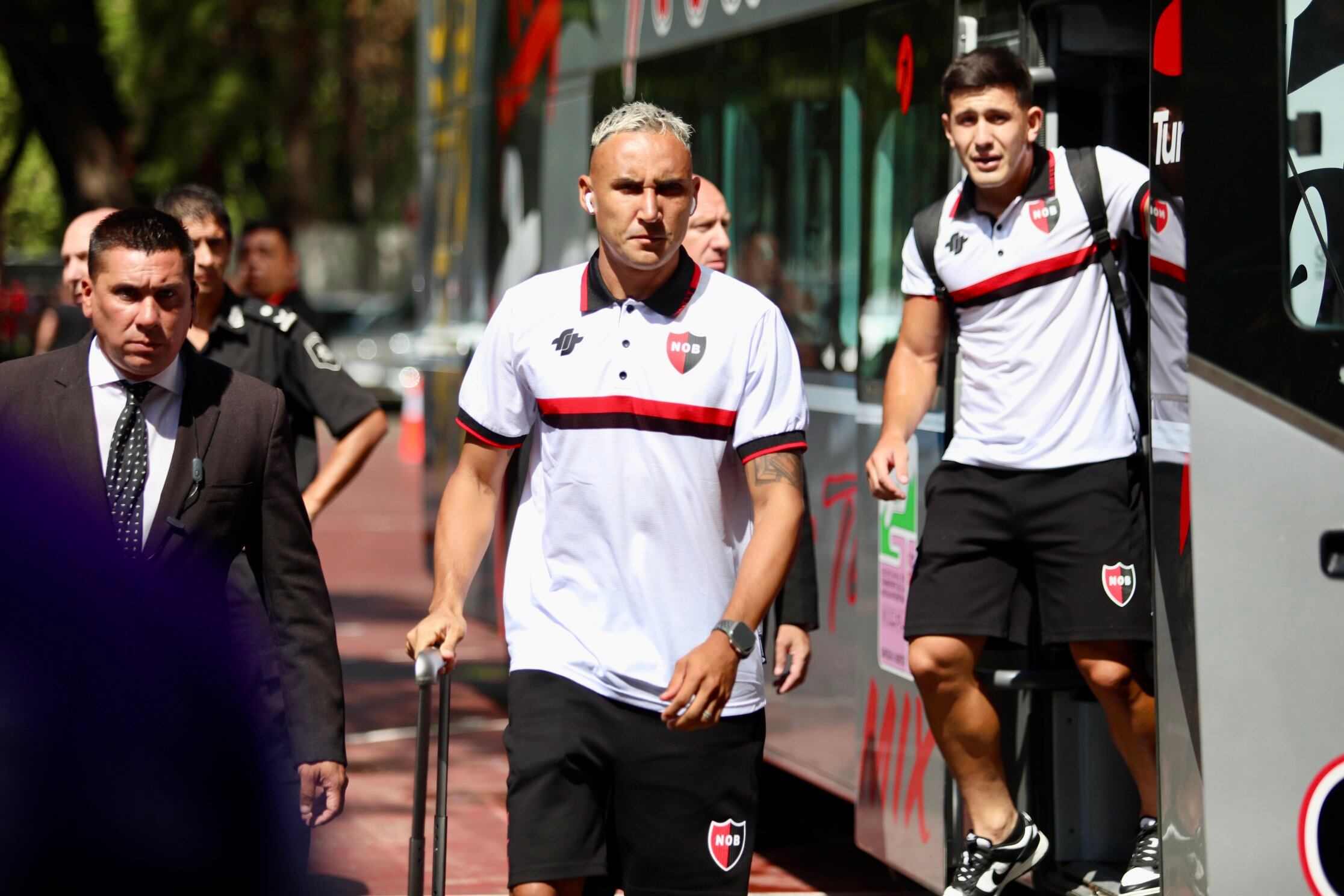 Keylor Navas se mostró muy concentrado en su llegada al Estadio Marcelo Bielsa, para jugar su primer clásico en Argentina entre Newell's y Rosario Central.