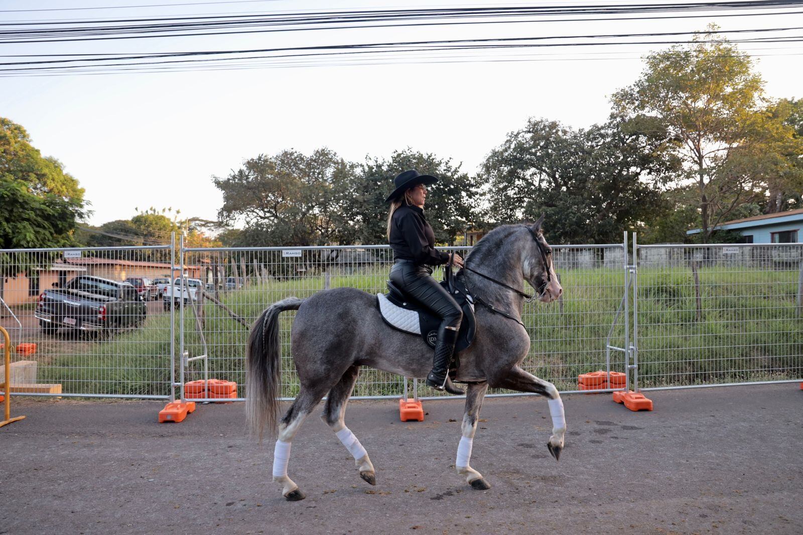 18/01/2024/ Con gran participación de caballistas y turistas se realizó el tope de Santa Cruz en Guanacaste / Foto Alonso Tenorio