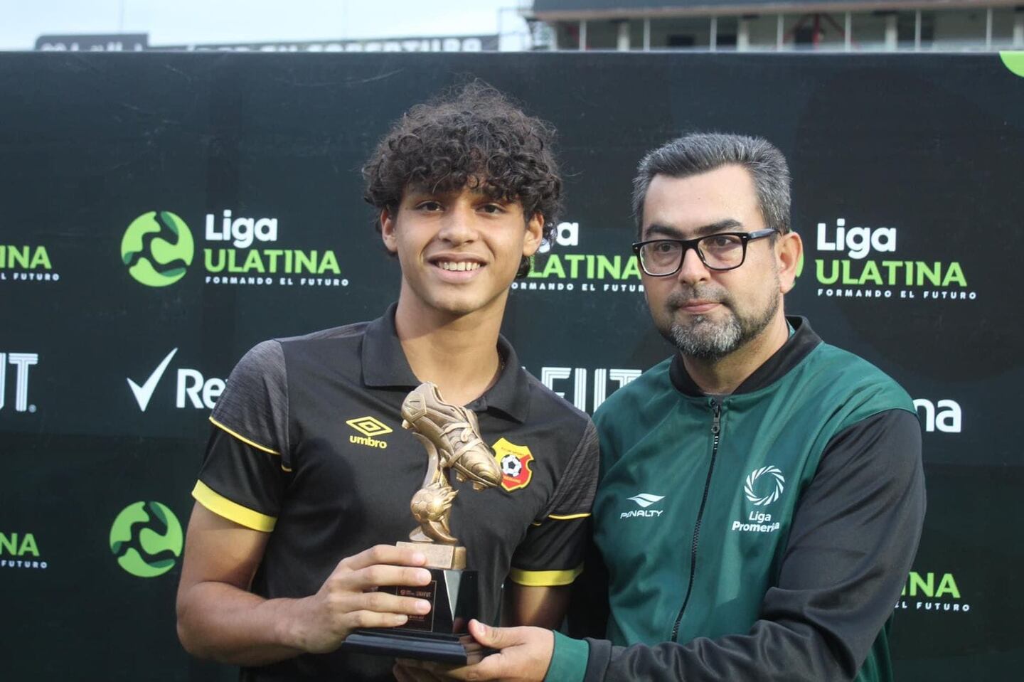 Andy Rojas de Herediano saca el bachillerato en medio de la serie final ...