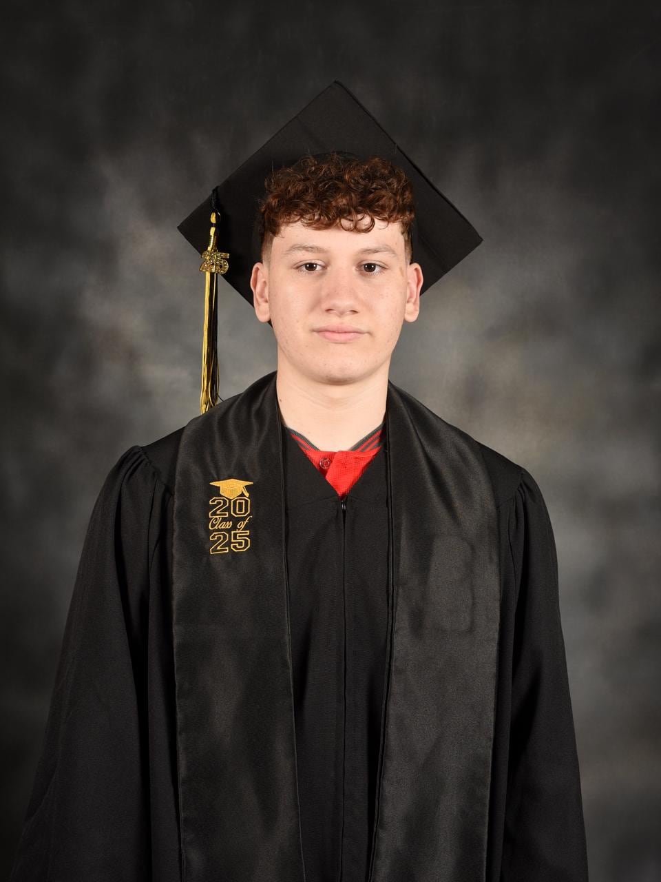 En el barrio La Gran Vía de Hojancha, Guanacaste, nació y creció Esteban Arias Corrales, un muchacho de 17 años que desde siempre ha llevado la mirada puesta en grandes objetivos. Esteban fue la segunda mejor nota en el examen de admisión 2025-2026 del TEC.