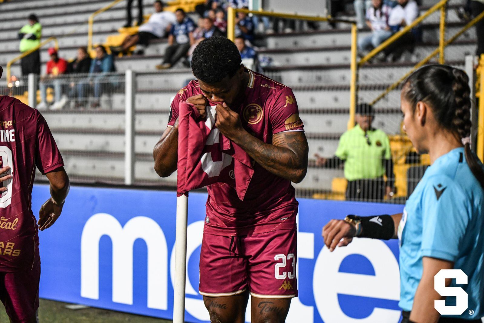 "Newton ‘El Búfalo’ Williams celebró su primer gol con Saprissa en su debut oficial, pero tuvo que salir lesionado al minuto 84."