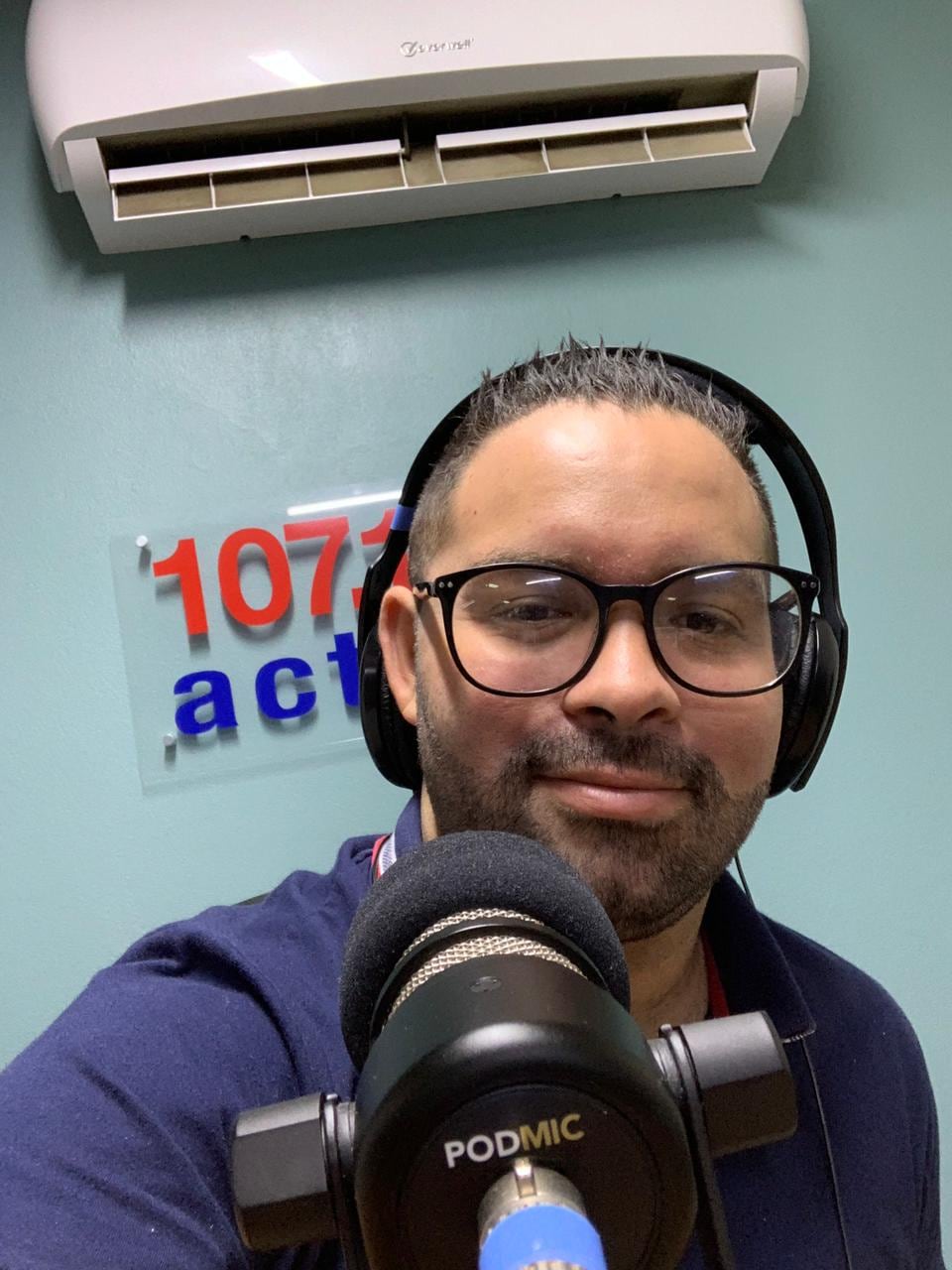 José Pablo Vega, periodista que fue regalado de bebé