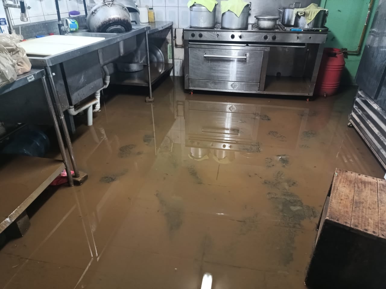 Inundación en escuela La Colina