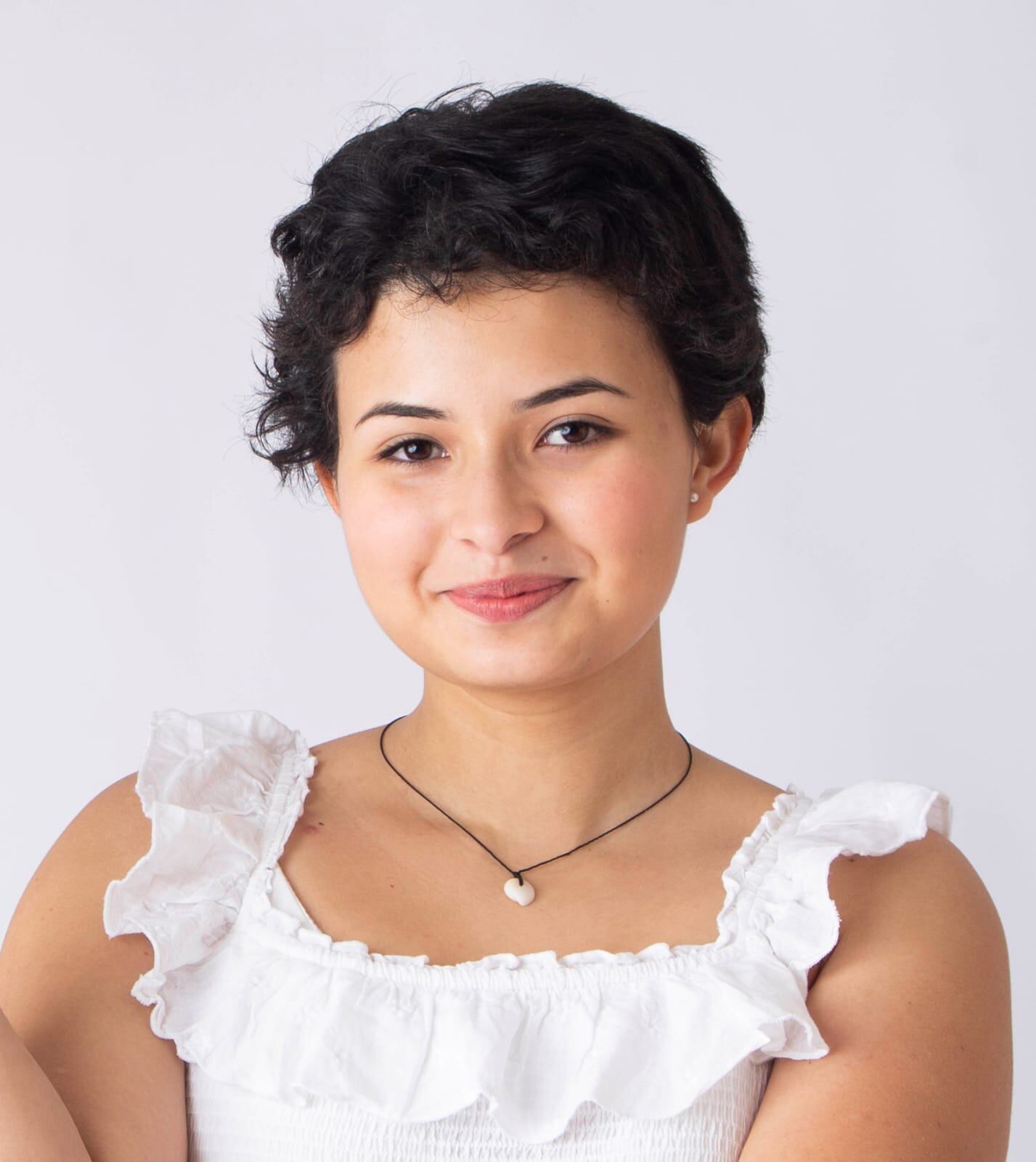 Fátima Segura Chaves, del Colegio Científico de Alajuela, logró una nota de 791,57 en el examen de admisión de la Universidad de Costa Rica (UCR), convirtiéndose así en la segunda mejor nota de admisión del año 2021-2022