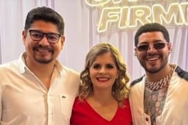 Esto se dijeron Eduin Caz, de Grupo Firme y la presidenta Electa Laura Fernández antes del concierto